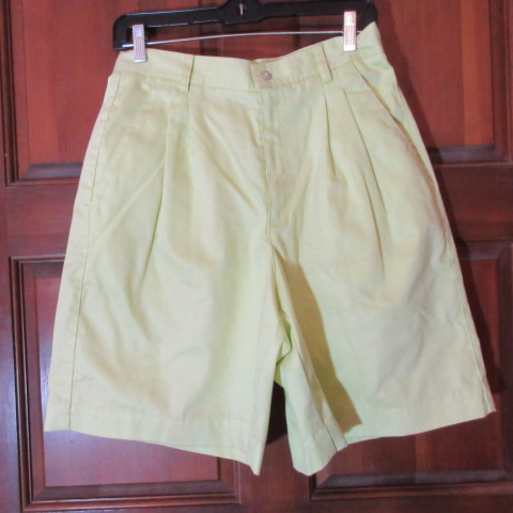 LIZSPORT PALE GREEN BEIGE LONG SHORTS Size 10